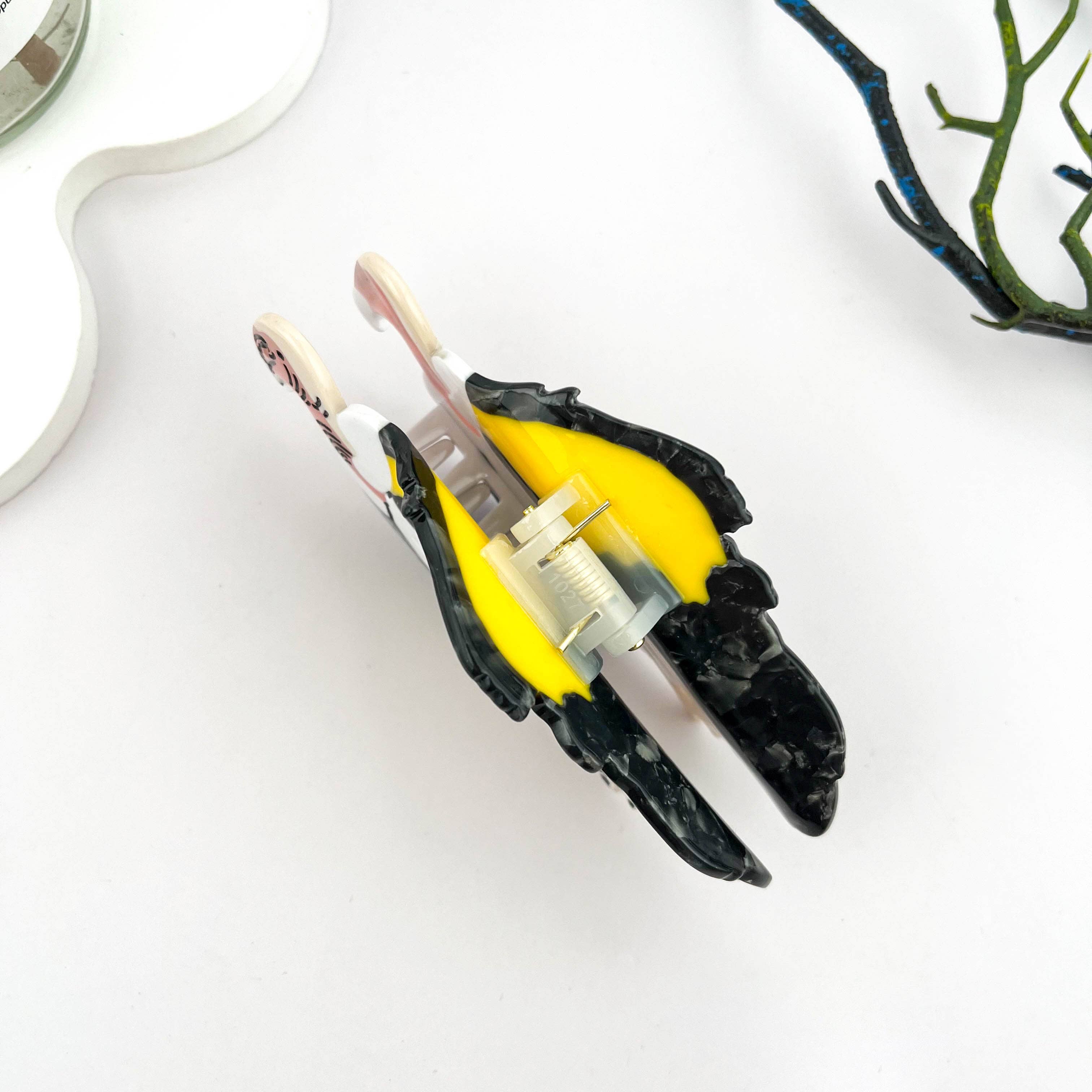 Vulture Acetate Animal Hair Claw Clip: Black